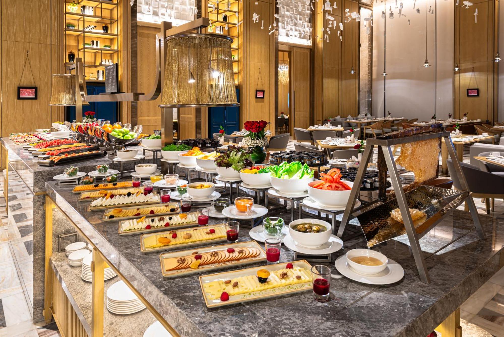 Narcissus The Royal Hotel Рияд Екстериор снимка A buffet at a hotel